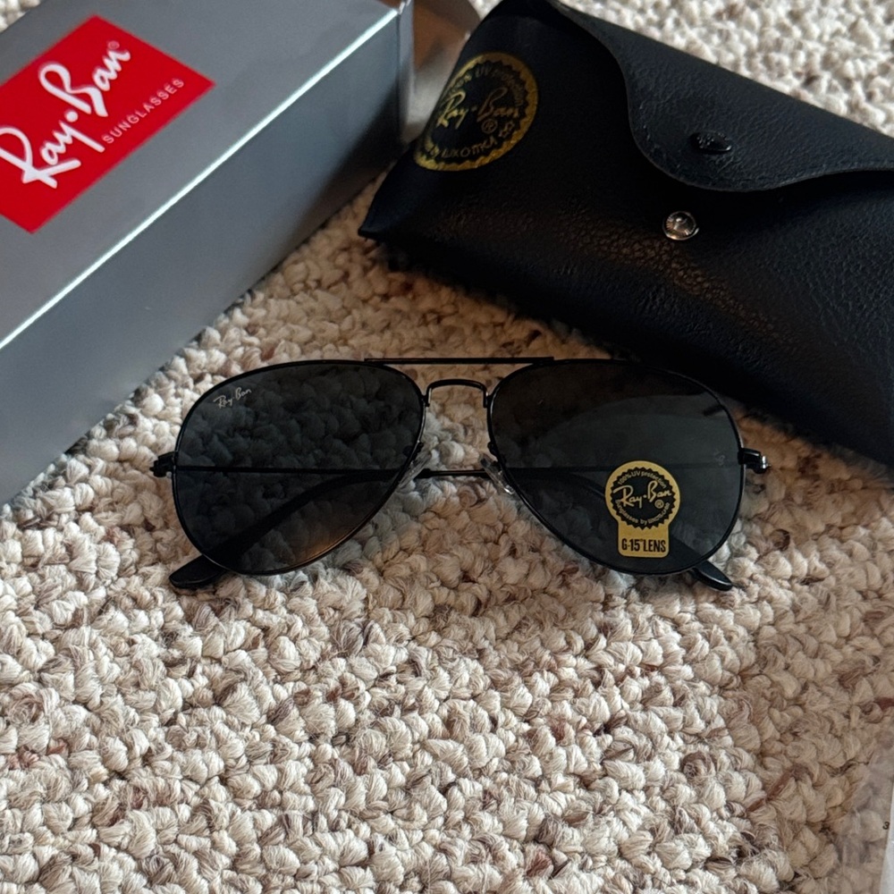 Ray-Ban Uni-sex Black Aviator Sunglasses